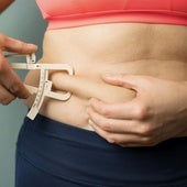 Qué porcentaje de grasa corporal, ya sea por mucha o poca, es peligroso para la salud