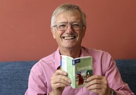 Tony Wheeler, el hippie que creó la guía 'Lonely Planet': «Me han acusado de destruir el mundo»