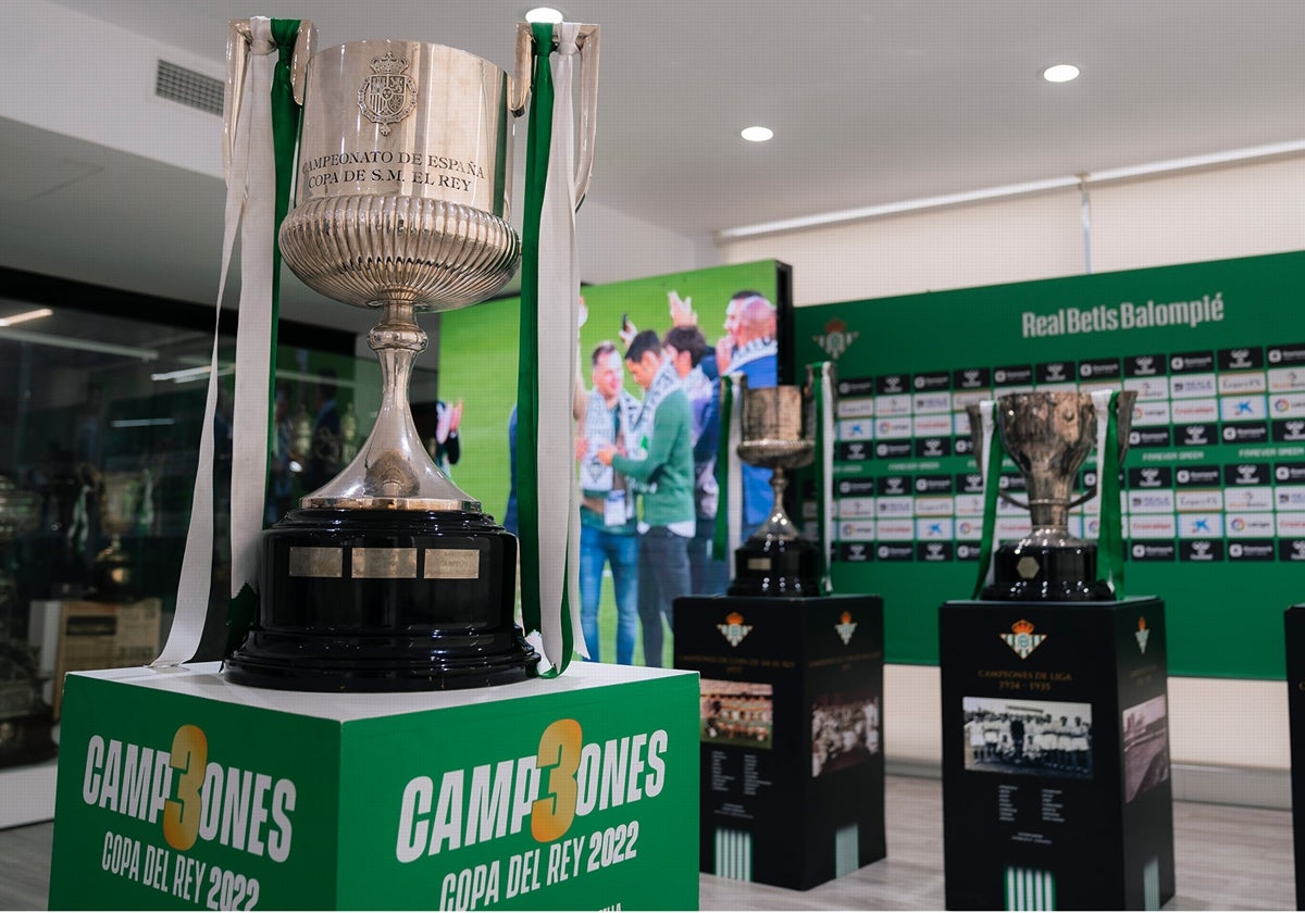 Sala de trofeos del equipo, cuya visita está incluida en l 'Real Betis Tour' por el Benito Villamarín