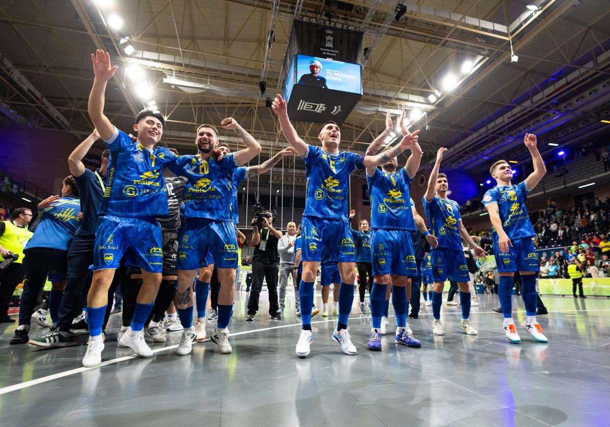 Los jugadores de Peñíscola celebran el pase a la final