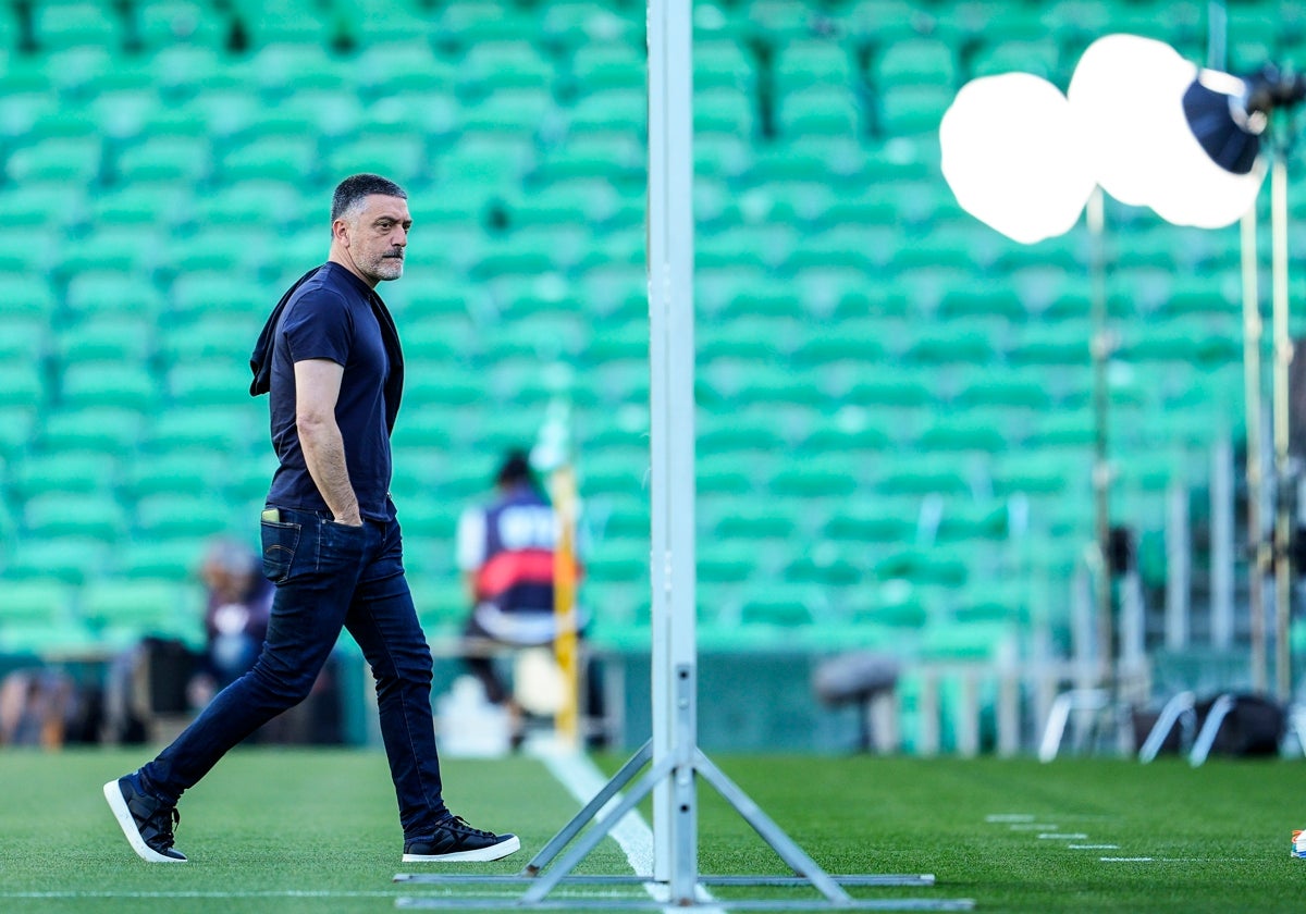 García Pimienta, entrenador del Sevilla, antes del inicio del derbi