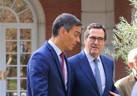 Sánchez teje una política intervencionista en la 'guerra' contra las empresas