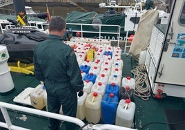 Narcotráfico en las playas de Huelva: incautan casi 2000 litros de gasolina y tres embarcaciones