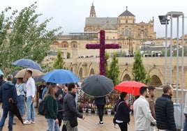 La lluvia irrumpe en las Cruces de  Córdoba: a esta hora empieza el aviso amarillo por tormentas y barro