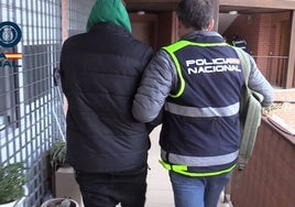 Una reyerta en un piso de camas calientes por las habitaciones deja cinco detenidos y un herido