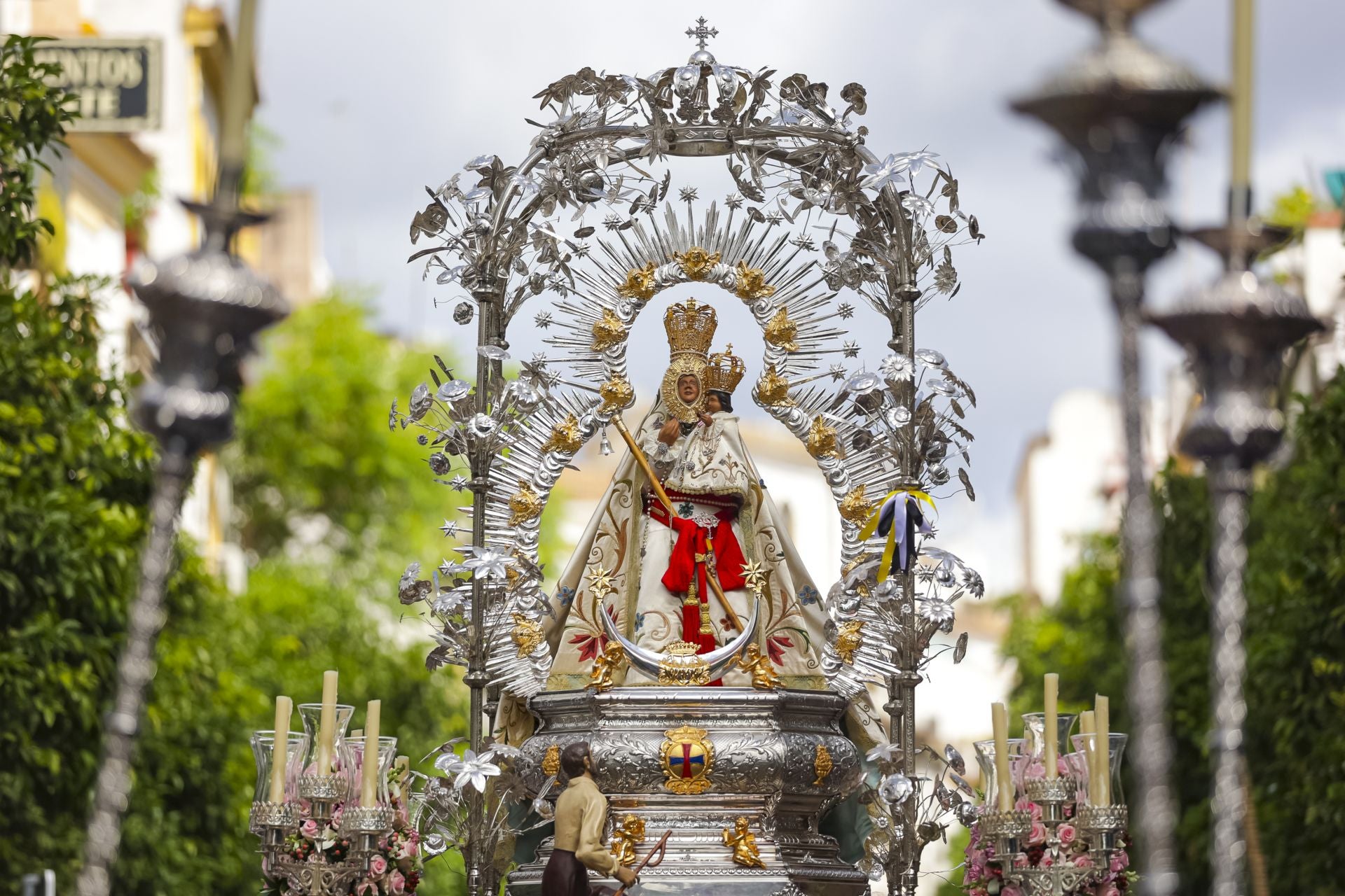 La festiva procesión de la Virgen de la Cabeza por Córdoba, en imágenes