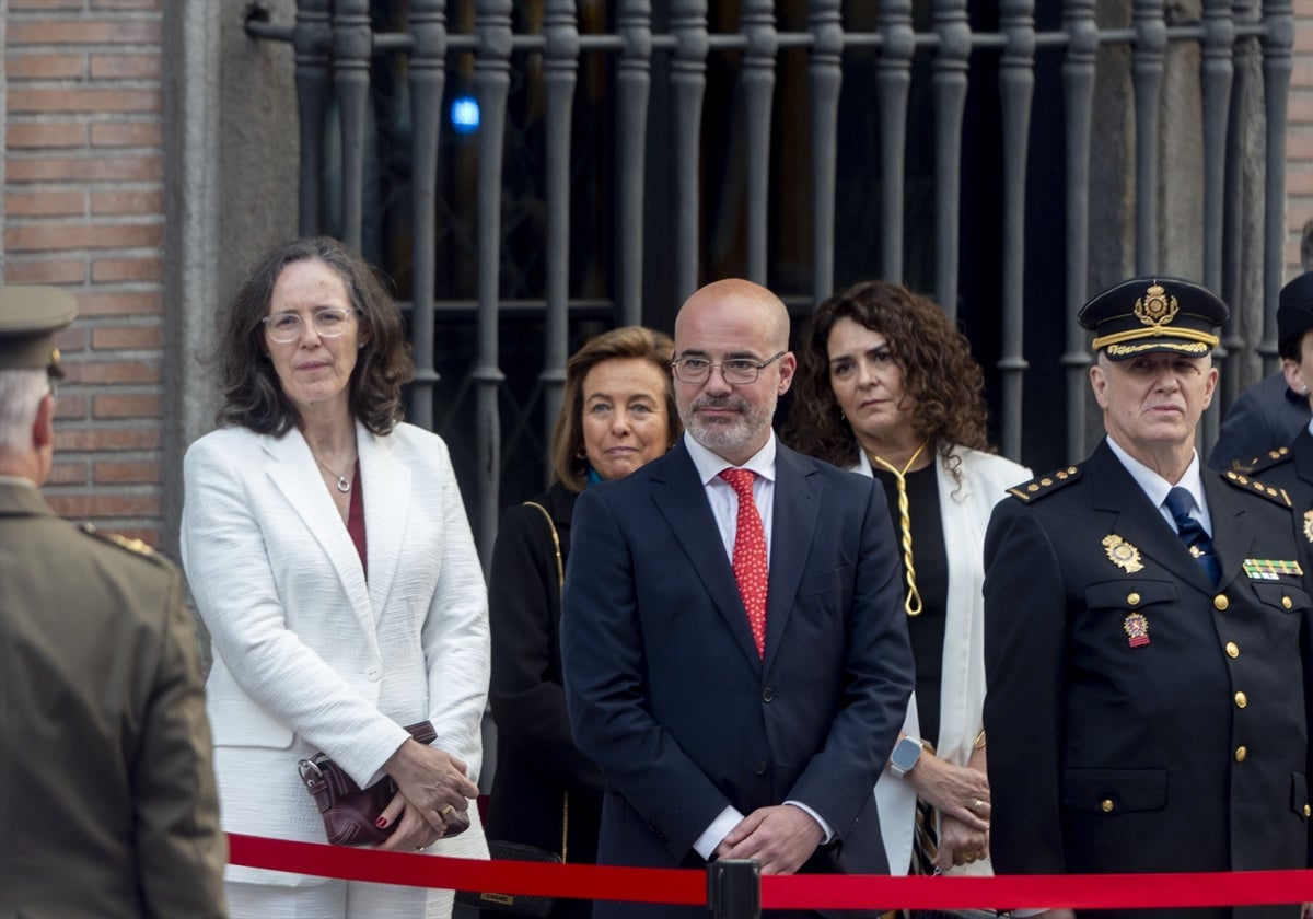 El delegado del Gobierno en Madrid, Francisco Martín Aguirre (centro)