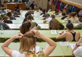 Las matrículas de los estudiantes de las universidades públicas de Andalucía incluirán el coste que sufraga la Junta «a efectos de información»