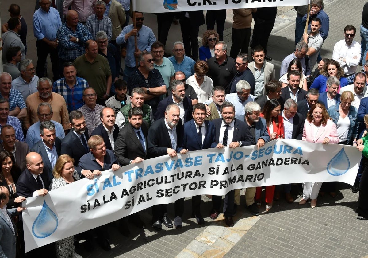 «¡Hasta aquí hemos llegado!», claman los regantes murcianos contra el recorte del trasvase Tajo-Segura