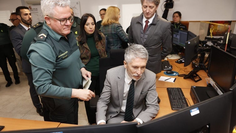 Marlaska afirma que se trabaja con «todas las hipótesis» en el robo de cable: «No se puede excluir ni una ni otra»