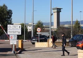 La subida de agresiones a funcionarios convierte en un polvorín la prisión de Córdoba