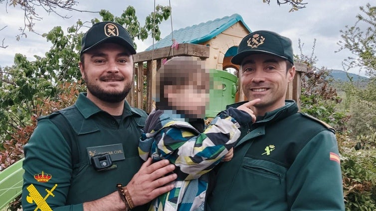 Denuncian la desaparición de un niño de 4 años y lo encuentran dormido en una finca de la familia