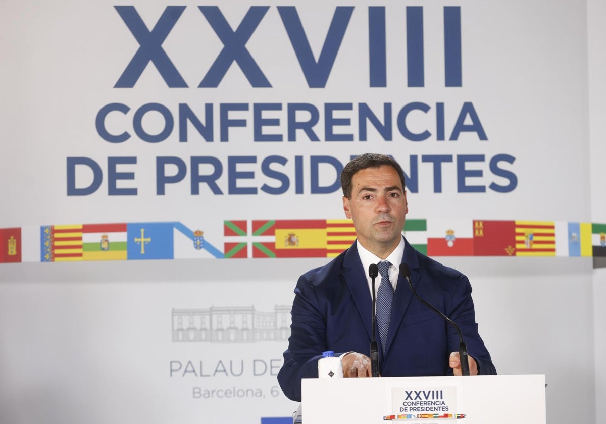 El lendakari, Imanol Pradales, durante una rueda de prensa en la Conferencia de Presidentes