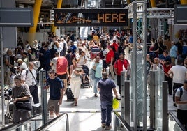 Aumento de efectivos policiales tras el colapso del aeropuerto de Barajas por un pico de vuelos y un fallo informático