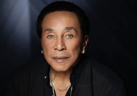Smokey Robinson demanda por 500 millones de dólares a las asistentas que le acusan de agresión sexual