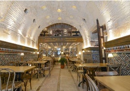 Siete restaurantes sevillanos en edificios emblemáticos: de una lonja hasta unos baños árabes