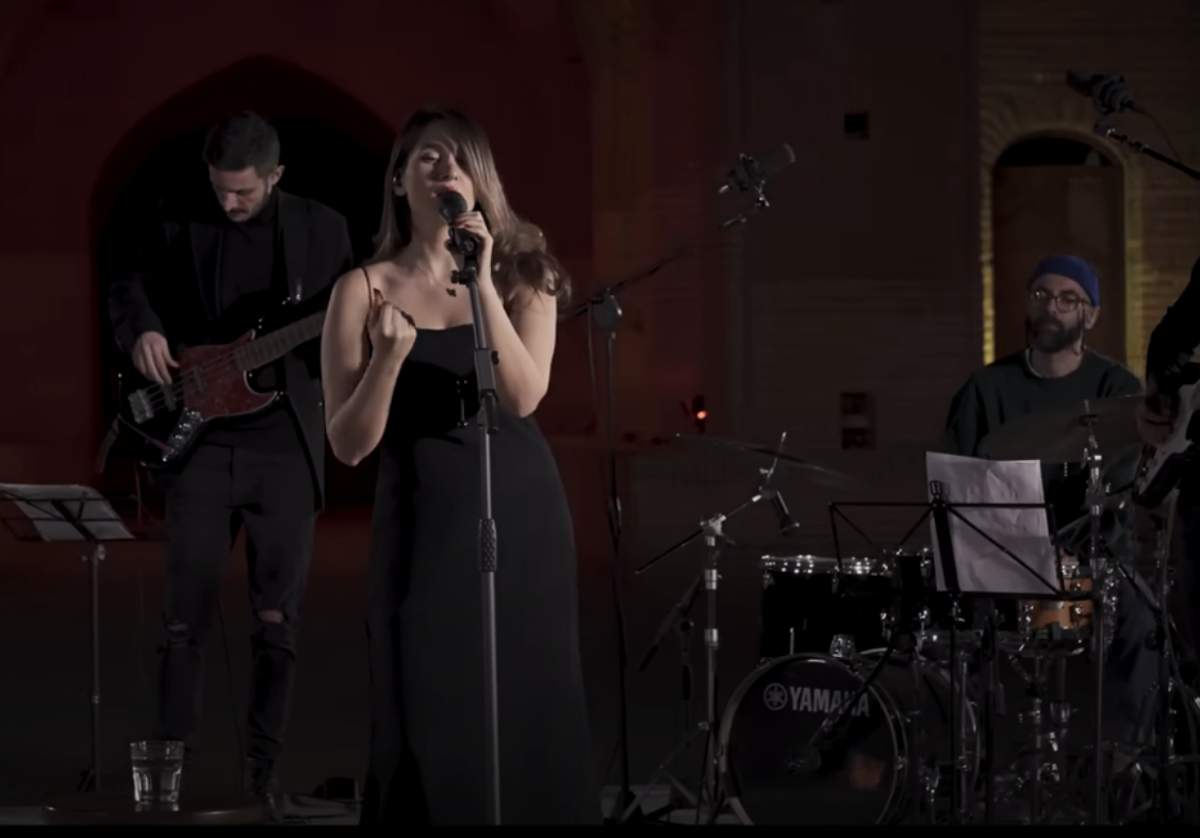 La cantante iraní Parastoo Ahmadi, en el concierto online de esta semana.