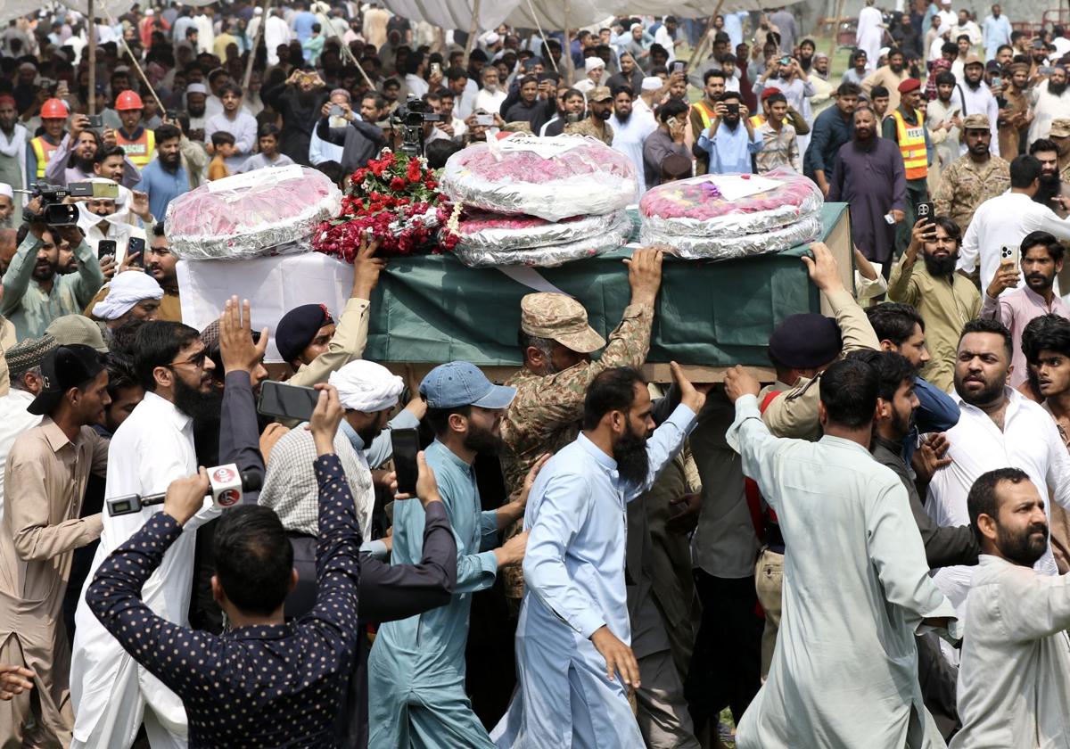 Funeral de las víctimas de los ataques militares indios en Pakistán el pasado 23 de abril