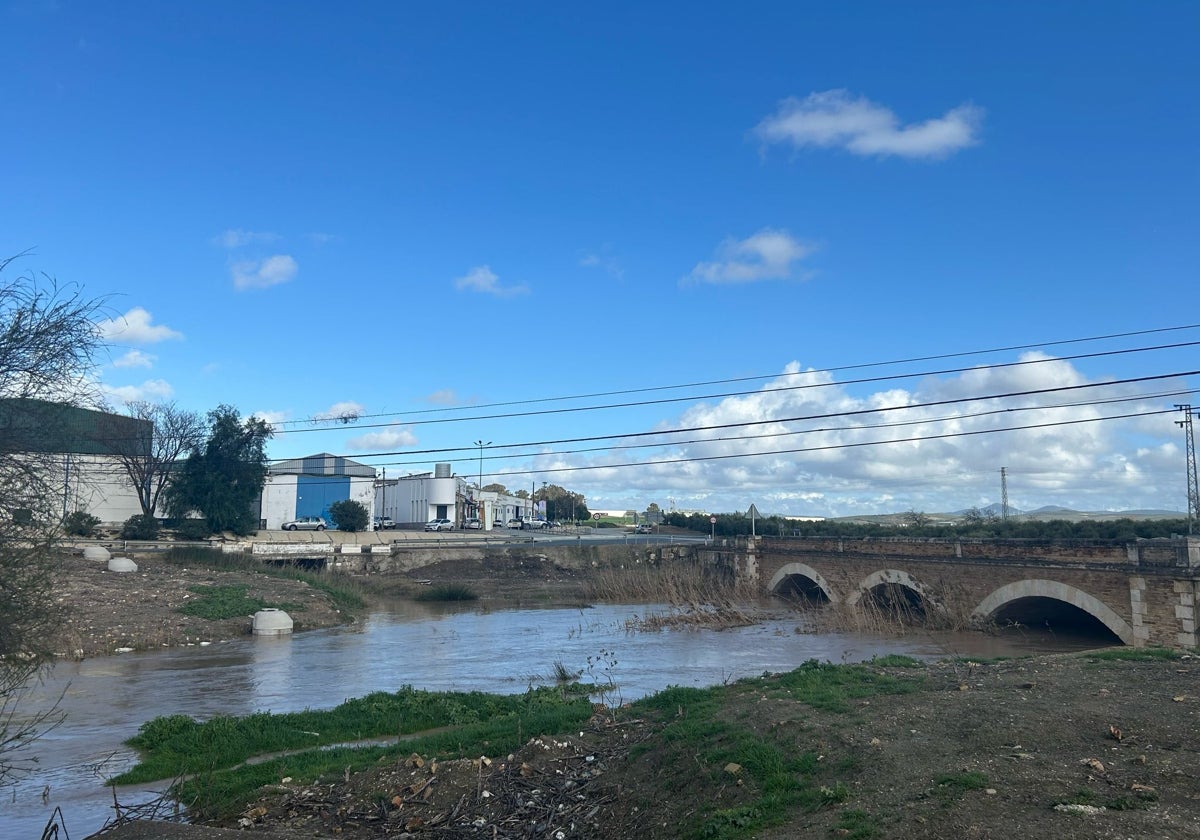 El río Corbones a su paso por La Puebla de Cazalla