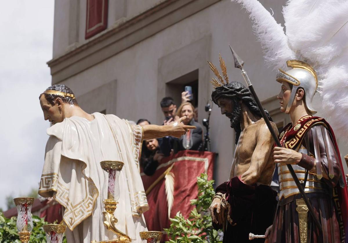 Martes Santo de la Semana Santa de Sevilla 2025, en imágenes