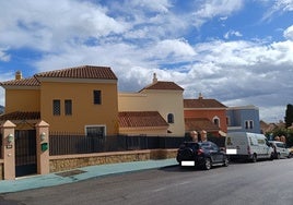Hacienda subasta una vivienda en Marbella valorada en 155.000 euros: tiene solárium, patio y vistas a la montaña