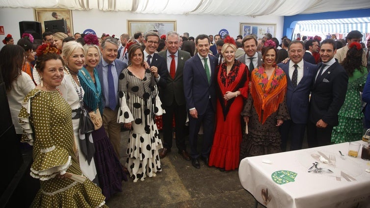Un maratón de recepciones copa las horas centrales del martes de Feria en Sevilla