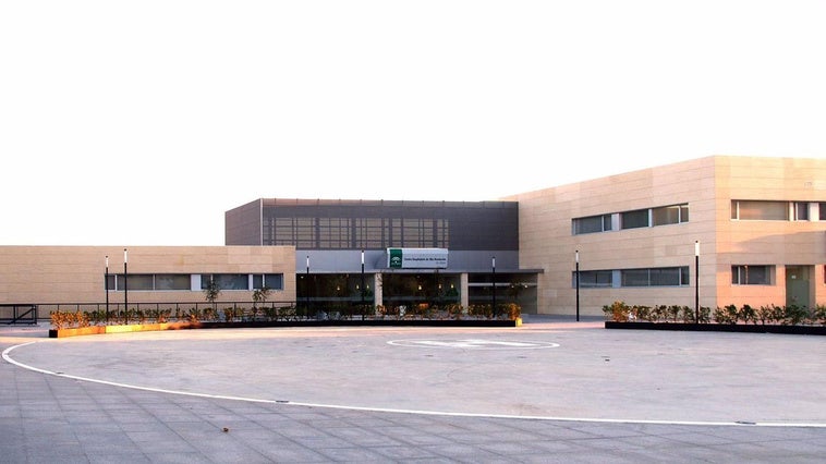 Evacuada al hospital tras el incendio de un cuadro eléctrico en la localidad sevillana de Utrera