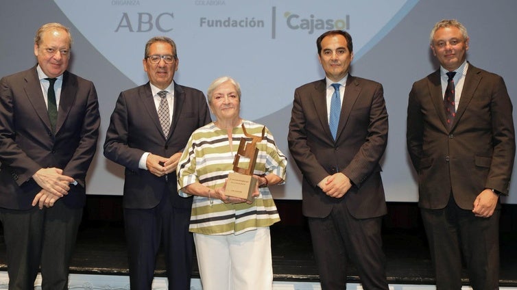 Elisa Pérez Vera recibe el XIV Premio Jurídico de ABC