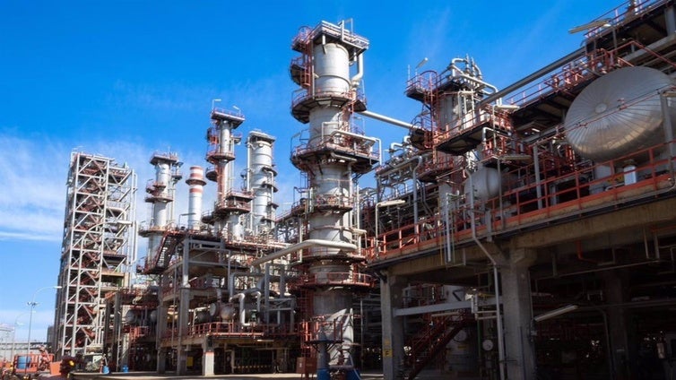 Moeve pone en marcha las últimas unidades de su parque energético en Huelva 10 días después del apagón