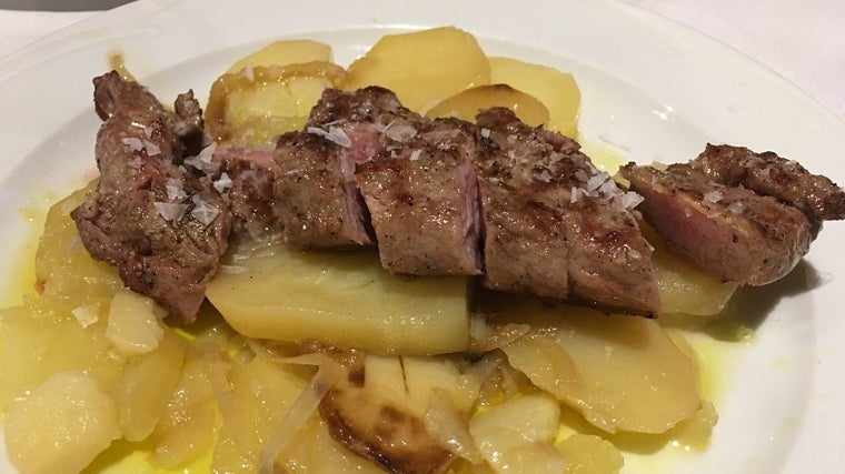 Pluma ibérica servida en el restaurante de la Posada El Camino