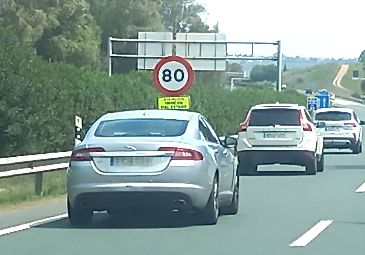 Una de las nuevas señales colocadas en la autovía