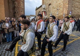 La procesión de la Virgen de Albricias en El Cerro de Andévalo, en imágenes