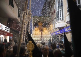 Miércoles Santo en Huelva: Una corona de instantes con La Esperanza