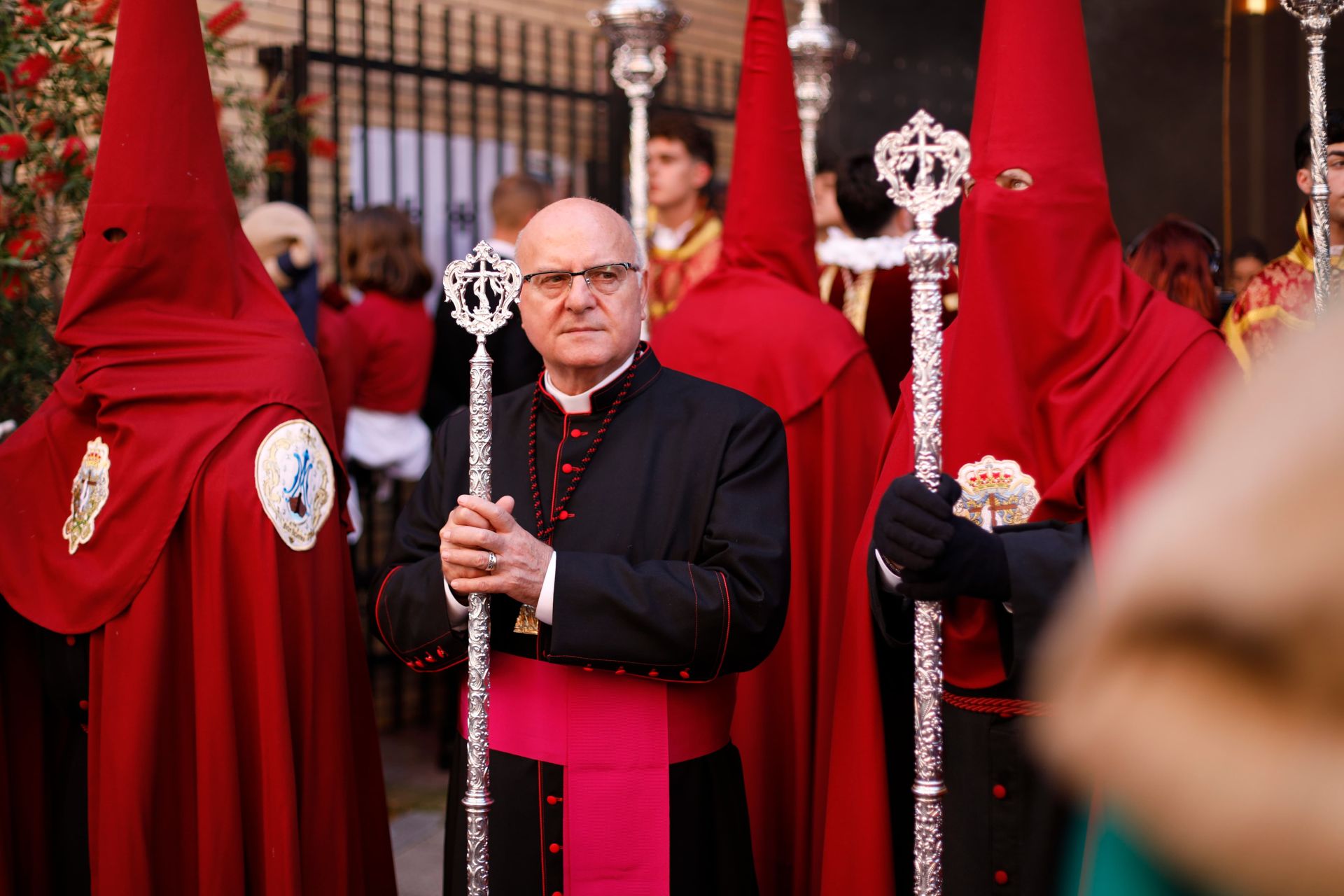 Viernes Santo: La Fe tiñe de burdeos las calles de Huelva