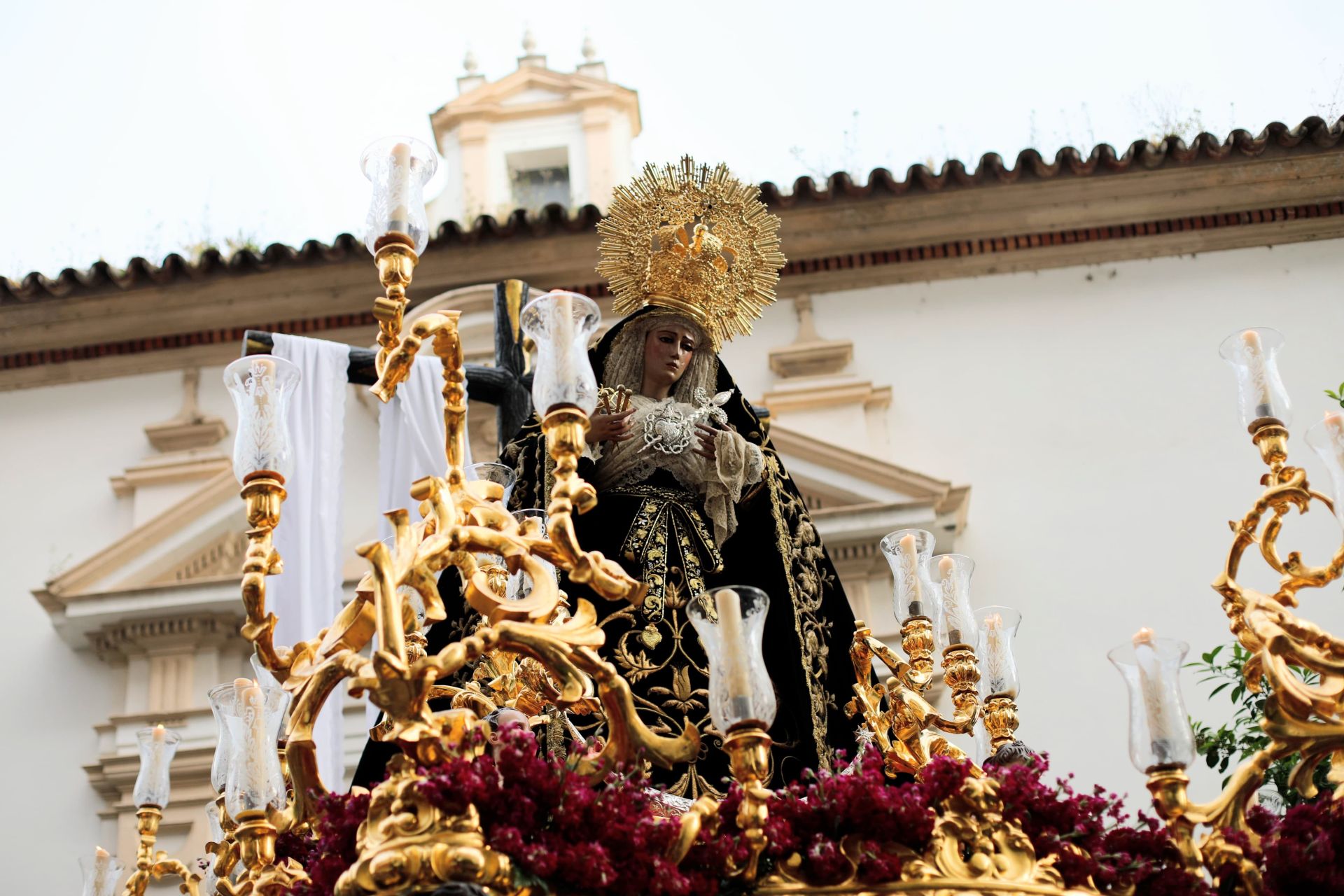 Viernes Santo: En Silencio a los pies de la cruz