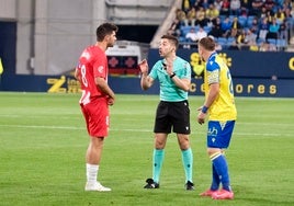 Las palabras de Melamed al árbitro del Cádiz - Almería: «Habéis hecho una p... mierda de partido»
