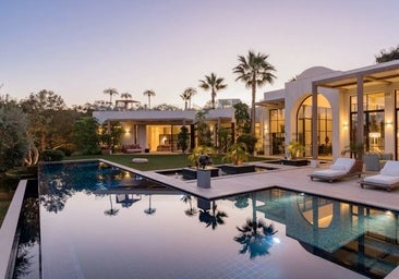 Sale a la venta un espectacular chalet en Cádiz que se parece a una mansión de Miami: se puede comprar por este precio
