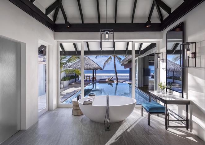 Naladhu Private Island, un hotel de lujo en Maldivas. Este exclusivo alojamiento fue nombrado en 2021 como el Mejor Resort del Océano Índico y el 4º Mejor Resort del Mundo por los Premios Conde Nast Traveler Readers' Choice.