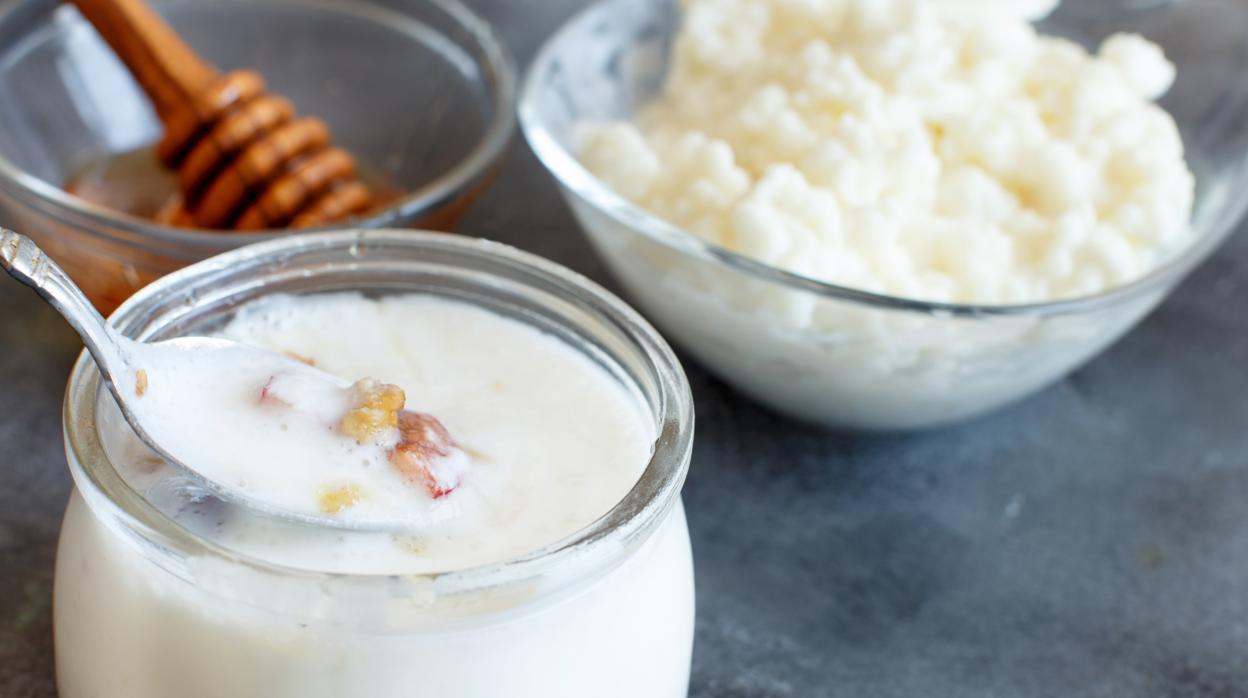 El kéfir se puede consumir de una forma similar al yogur.