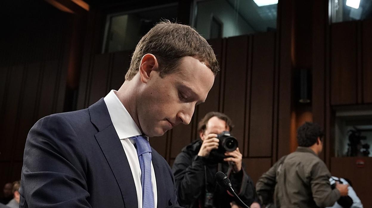Un año de Cambridge Analytica: el día que a Facebook se le cayó la careta